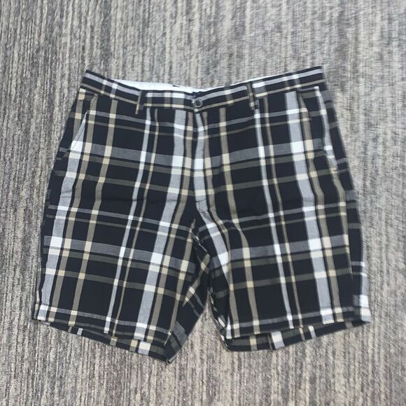 Chaps Men’s Size 38‎ Multicolored Cotton Plaid Black White Tan Casual Shorts - Picture 1 of 7